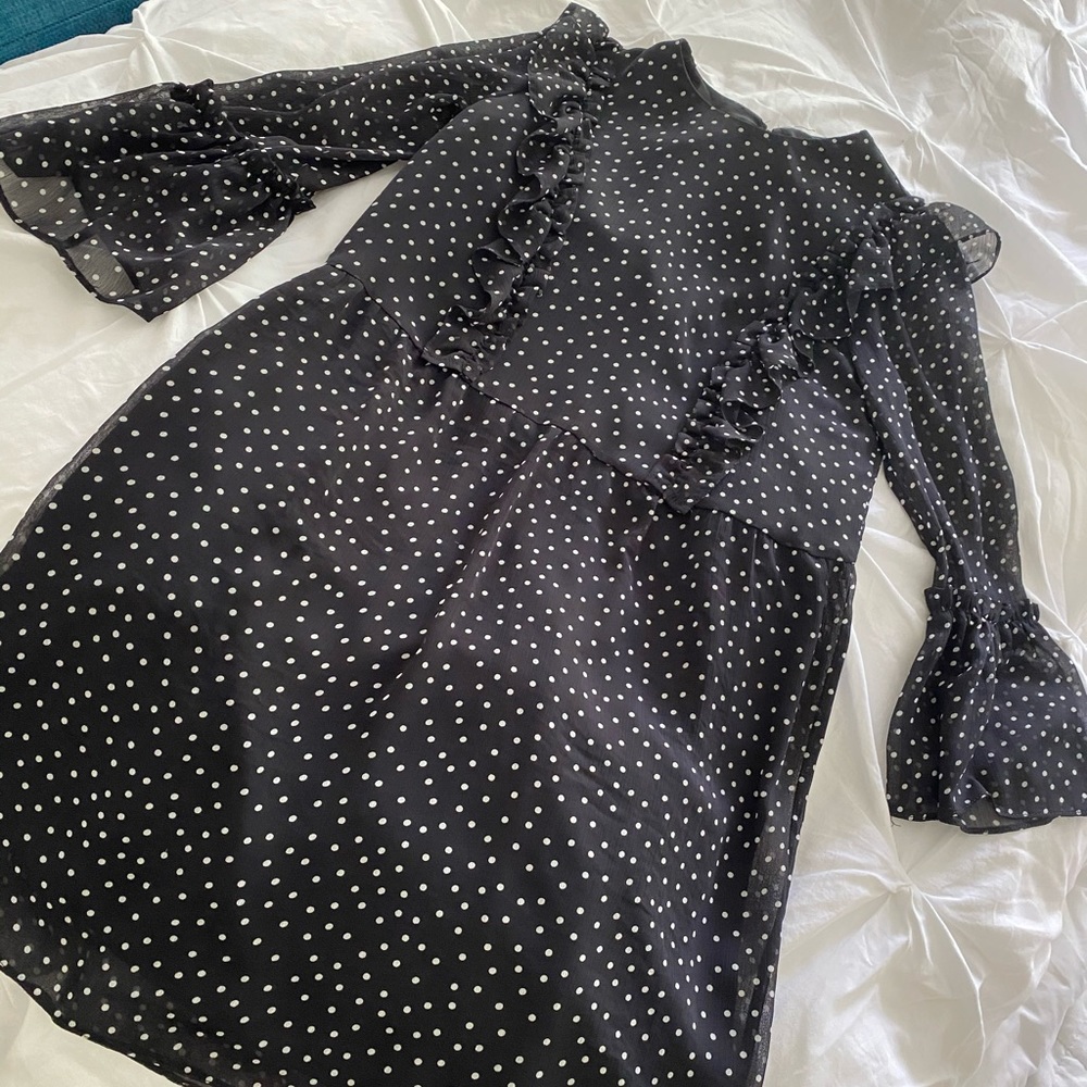 TopShop Dress 6 : black, white with bell sleeves